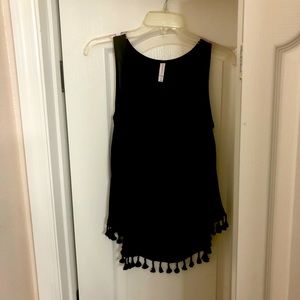 Gorgeous top with tassels 💗